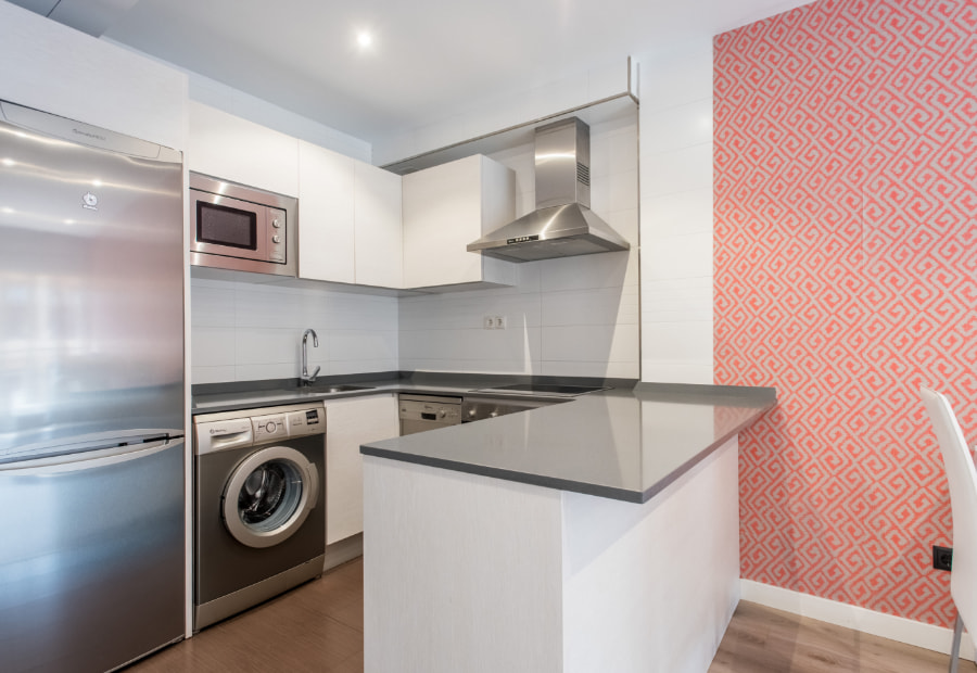 Kitchen with breakfast bar