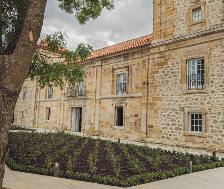 Fachada exterior del Palacio de los Acevdeo en Hoznayo