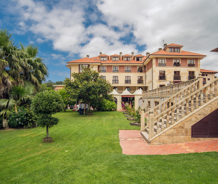 Terraza del hotel Spa Villa Pasiega en Cantabria