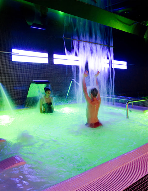 Couple having fun in the water circuit of the spa in Hoznayo