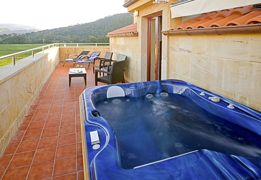 Fully equipped terrace with hydromassage bathtub