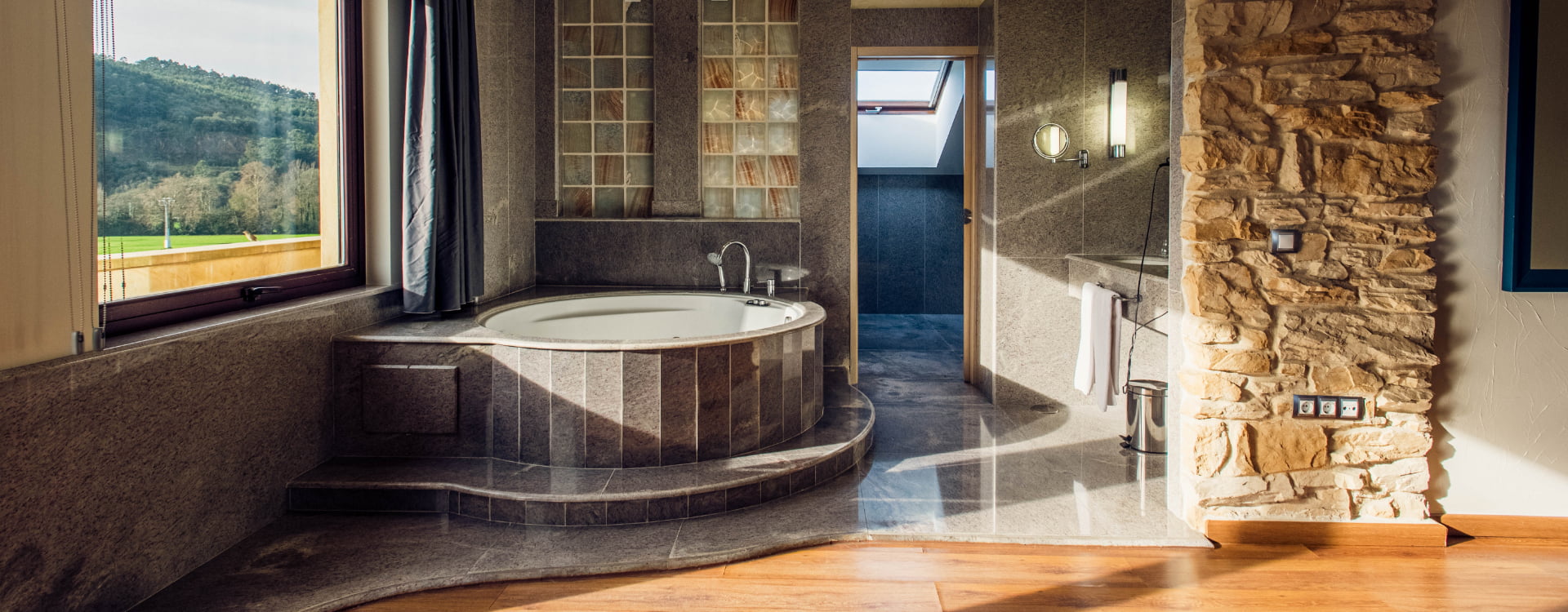 bathroom of one of the rooms in the spa hotel Villa Pasiega in Hoznayo