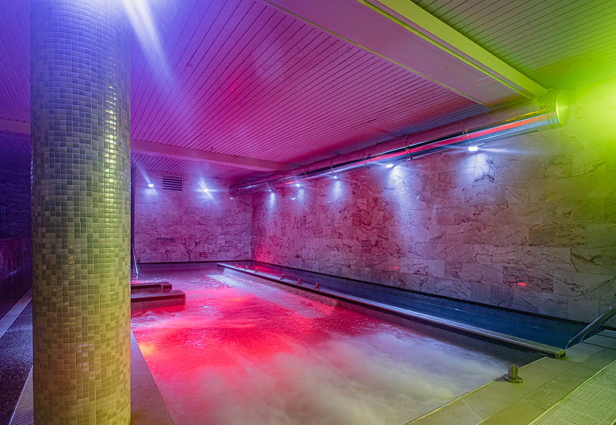 Spa Villa Pasiega 5 Piscina con chorros con luces Villa Pasiega